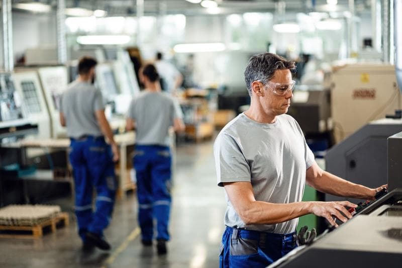 UK Manufacturing Salary Benchmarks 2026: What CNC Operators, Welders & Maintenance Engineers Are Paid