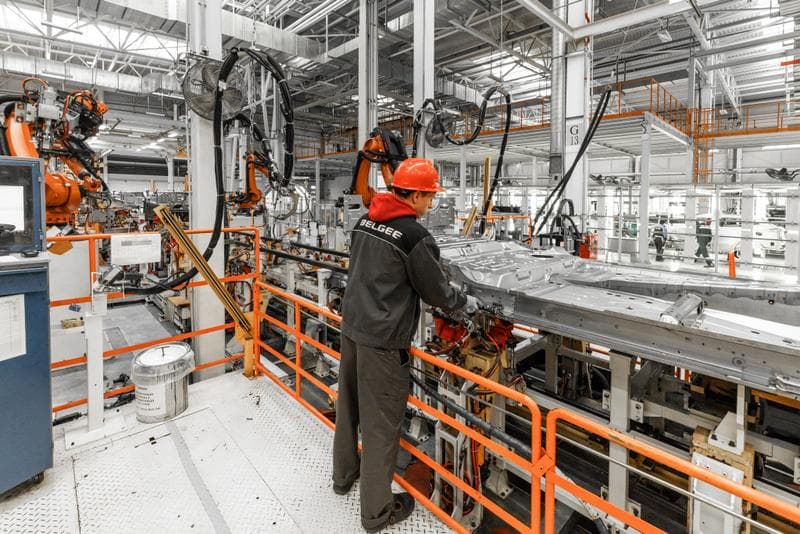 How to Write a Manufacturing Job Ad That Actually Gets Applications